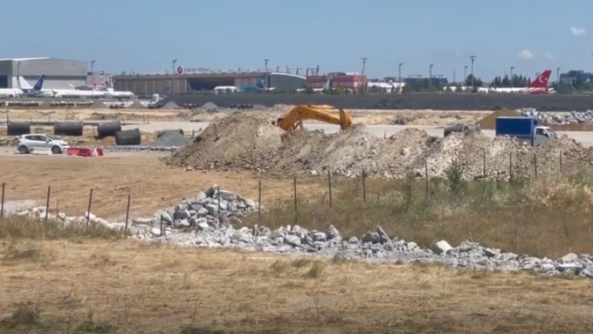 İYİ Partili Ali Kıdık paylaştı: Atatürk Havalimanı paramparça