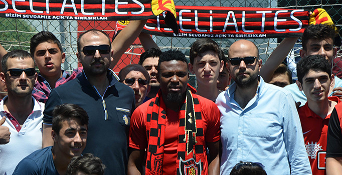 Ganalı futbolcu Akaminko yeniden Eskişehirspor'da