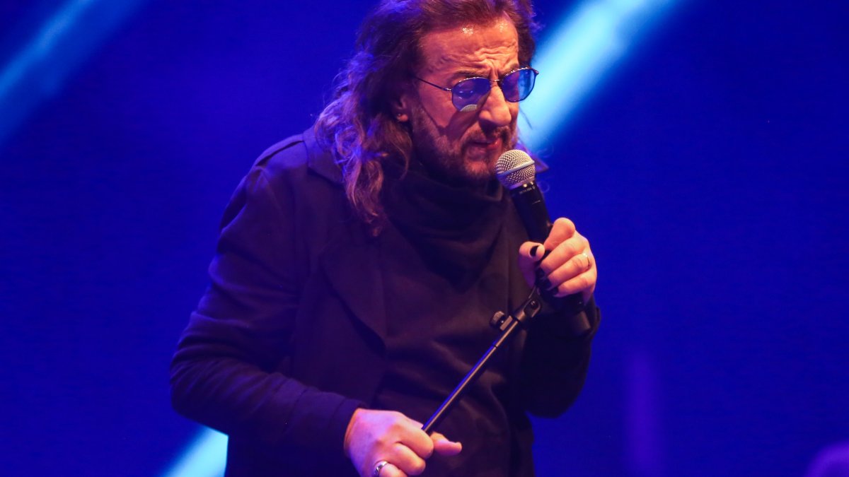 "Yeni Türkü" İlhan İrem için ışıkları kapattı