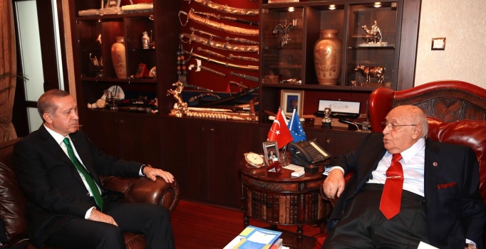 Erdoğan ve Davutoğlu'ndan Demirel mesajı