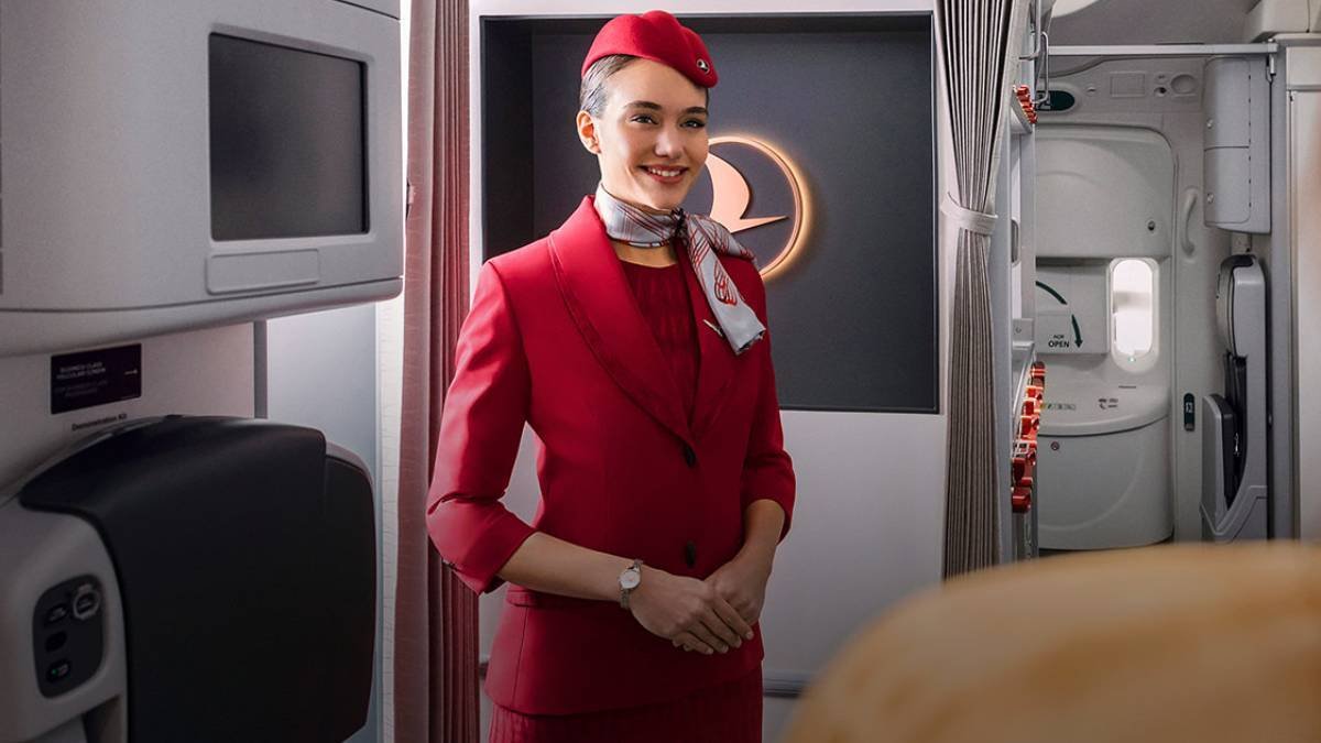 THY, kabin memurluğu için yaş sınırını yükseltti