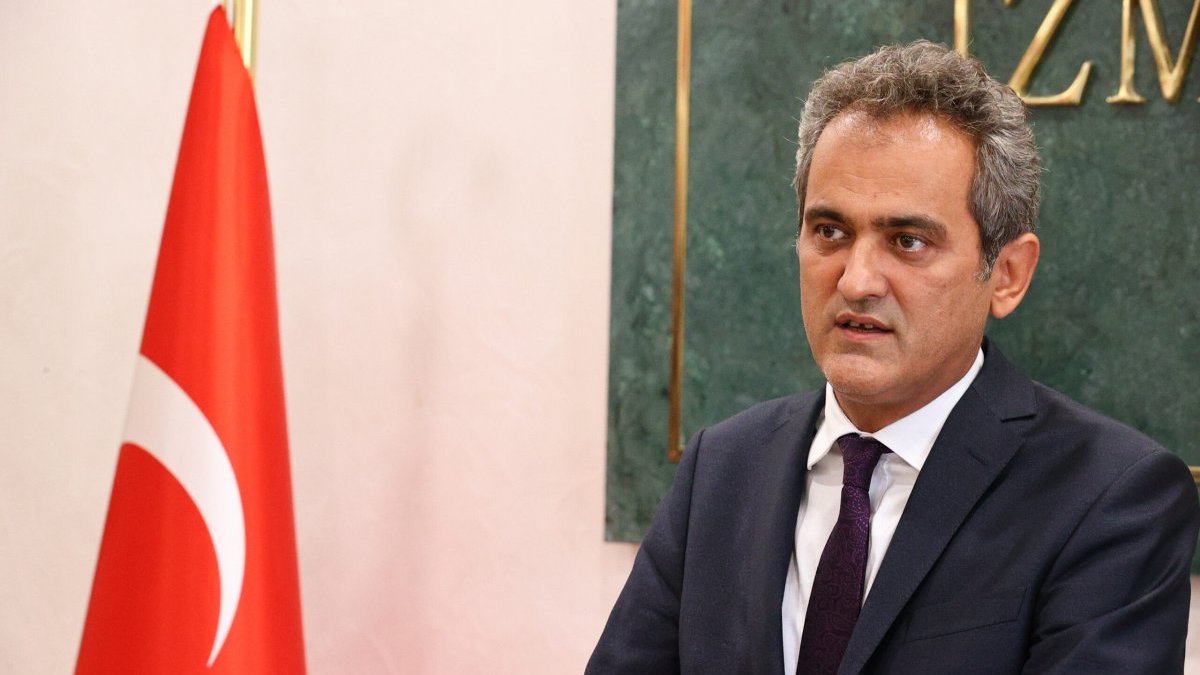 Öğrenciler dikkat! Milli Eğitim Bakanı Özer duyurdu: Müfredata yeni bir ders ekleniyor