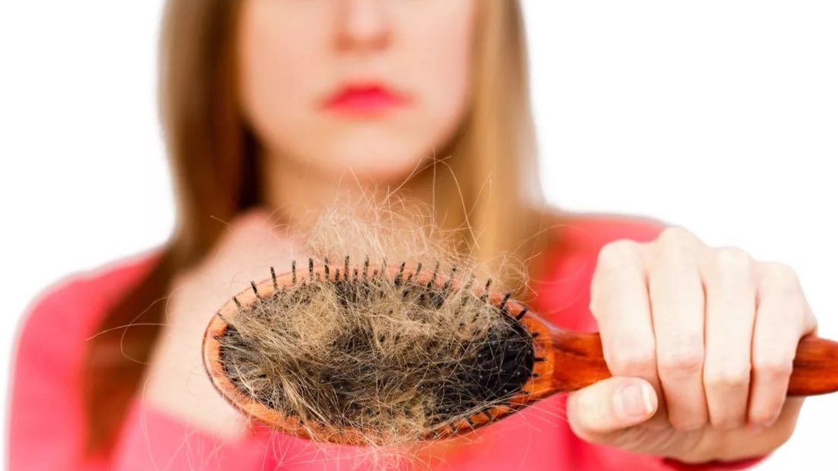 Saç Dökülmesini Anında Durduruyor!  Bunları Yitin Saç dökülmesi Kaderiniz Olmasın...