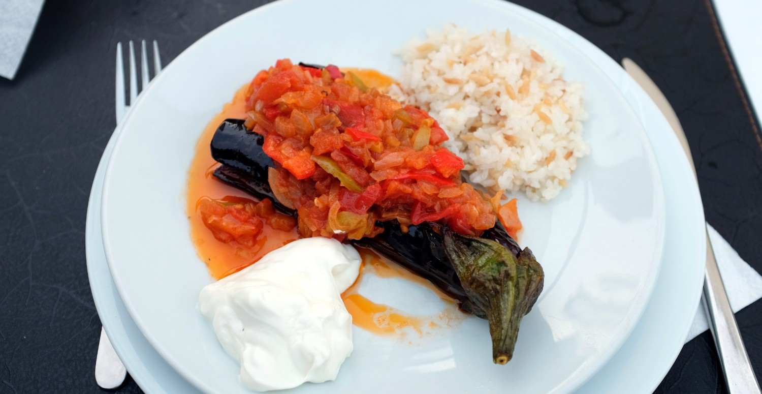 MasterChef 'te düello bölümünde yapılan imam bayıldı yemeği nasıl yapılır? İmam bayıldı yemeği için hangi malzemeler gerekli? Masterchef İmam bayıldı malzemeleri ve yapılışı