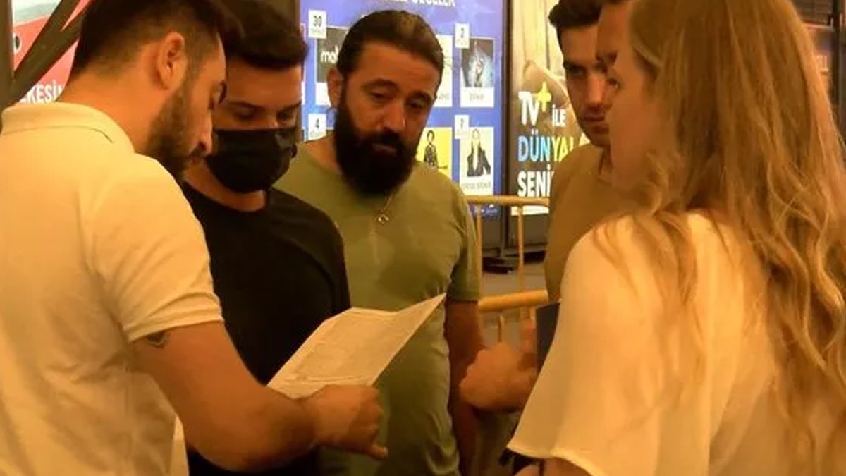 Sertap Erener'e Polis Baskını! Ünlü Şarkıcının Konserinde Bir Anda Ortalık Karıştı