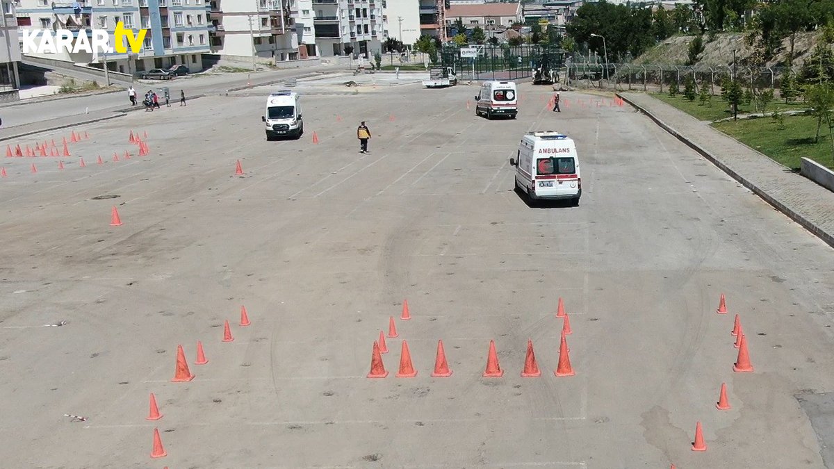 Bir Ambulans Sürücüsü Nasıl Yetişiyor? İşte Ambulans Sürücülerinin Geçmesi Gereken O Zorlu Etaplar