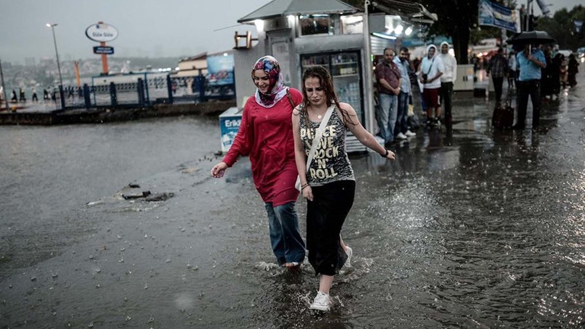 İBB tarih vererek uyardı: Gök gürültülü sağanak yağışlara dikkat!