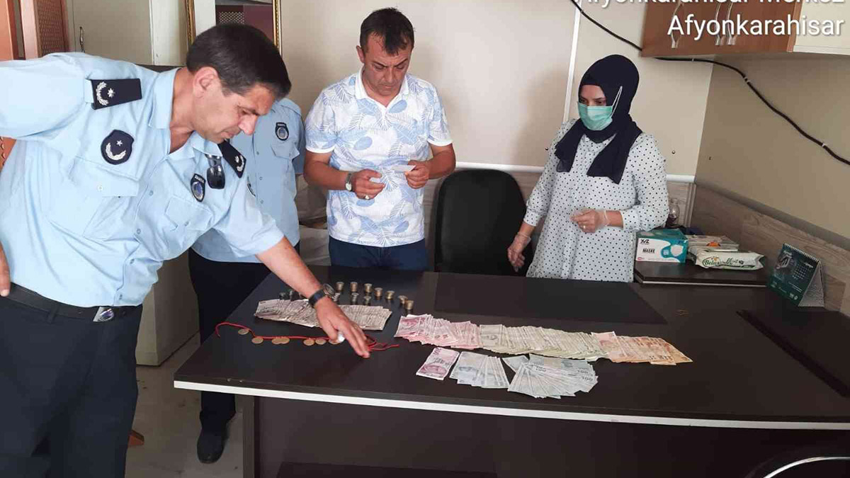 Afyonkarahisar'da dilenci operasyonu: Üzerinden adeta bir servet çıktı