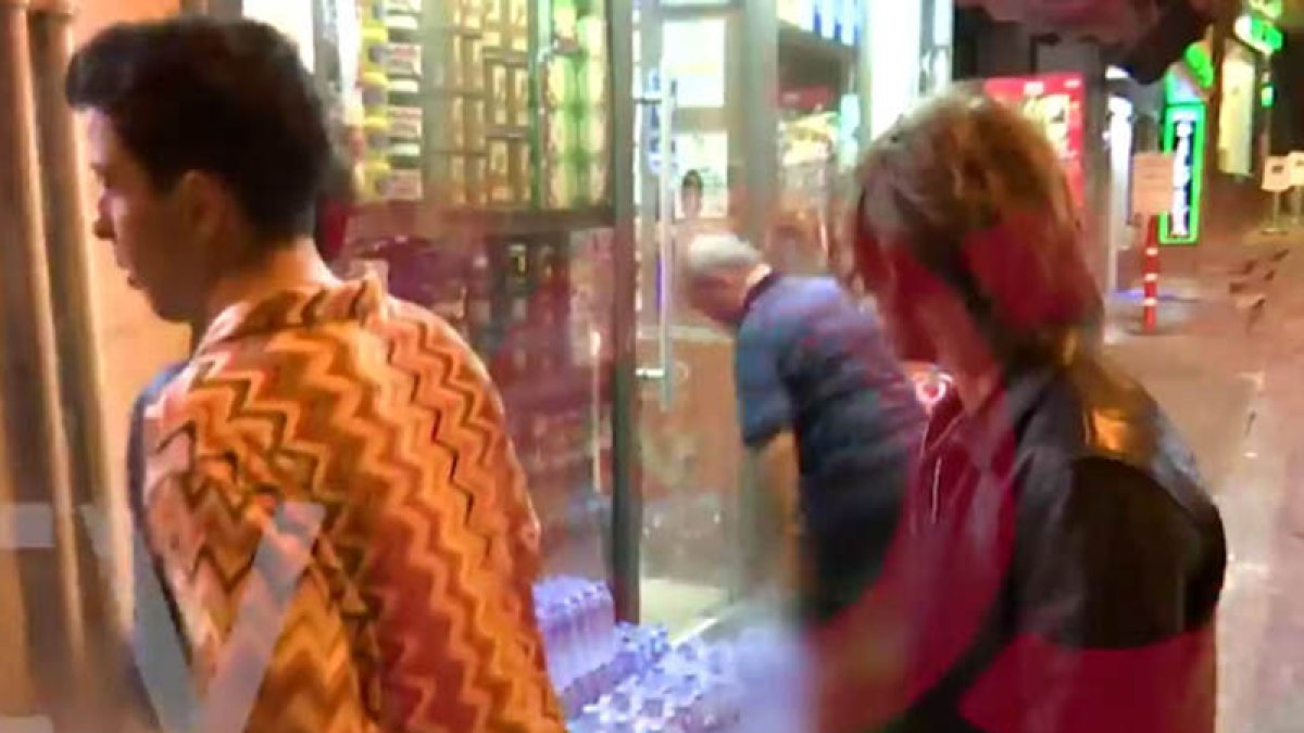 Arctic Monkeys'e saldıran bakkal konuştu: Rock sevmem ama gelsin tanışalım