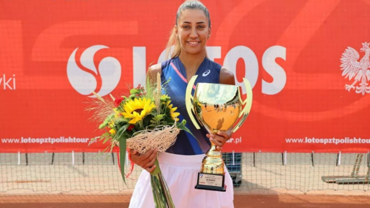 Milli tenisçi Çağla Büyükakçay, Polonya'da şampiyon oldu