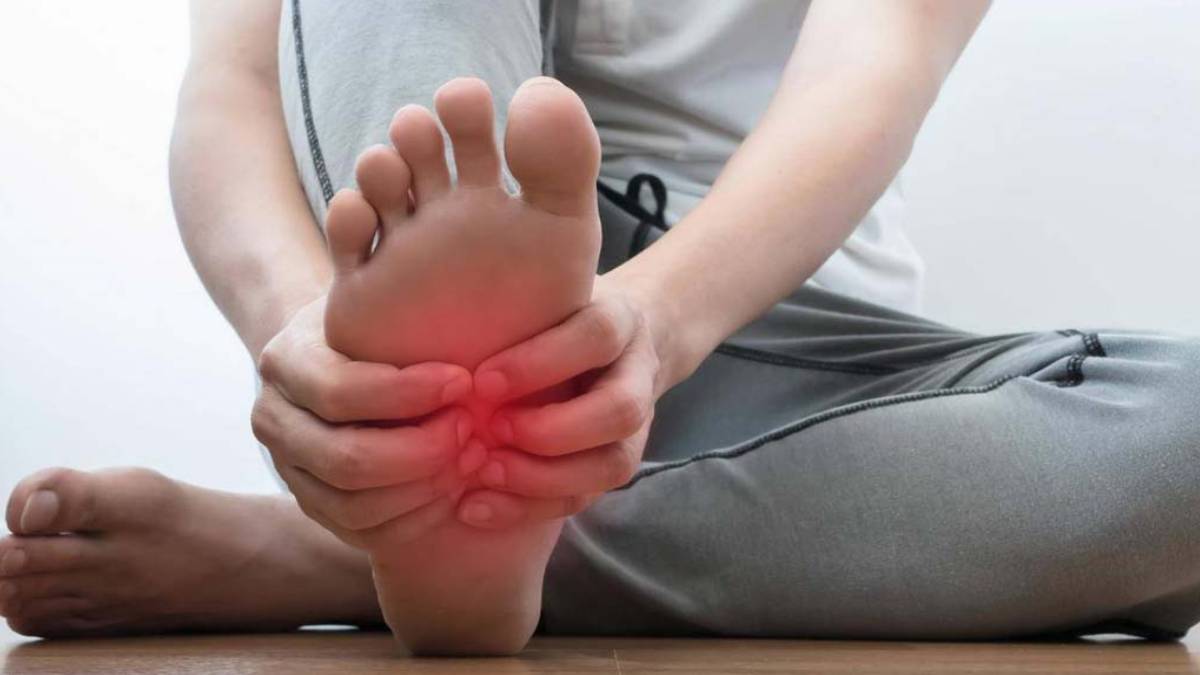 El ve Ayaklardaki Bu Ağrıya Dikkat! Hemen Kan Değerlerinizi Ölçün: B12 Vitamin Seviyesi...