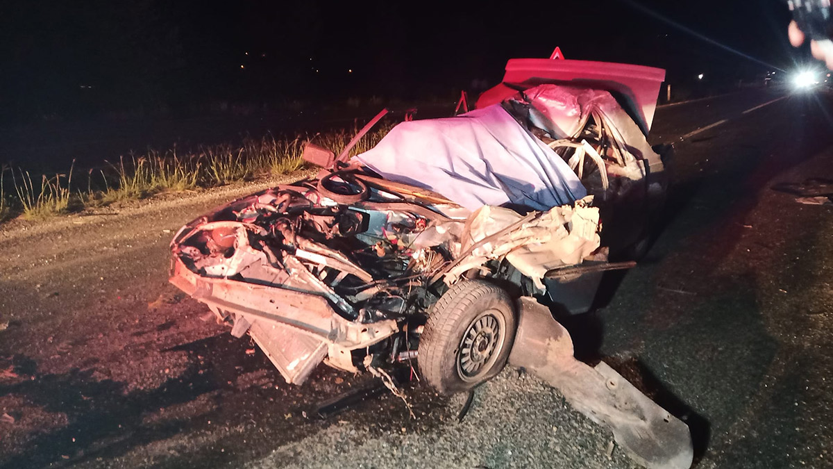 Zincirleme kazada otomobil hurdaya döndü: 3 ölü, 5 yaralı