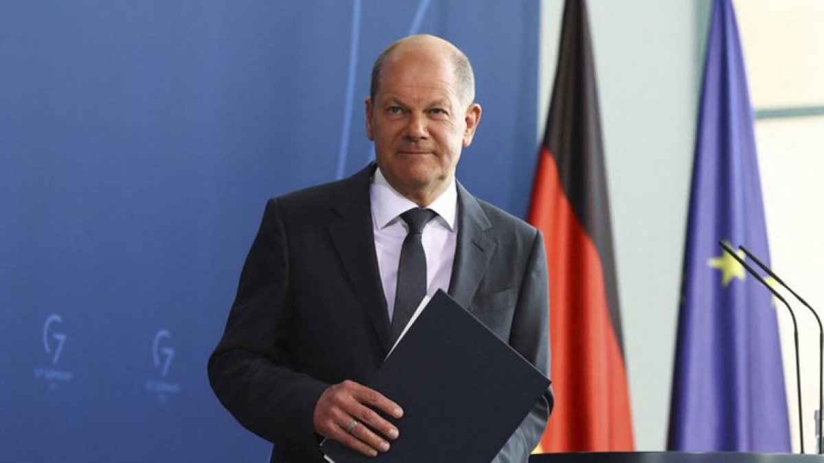 Scholz Navalny'e yönelik zehirli saldırının yıldönümünde konuştu: Rusya'nın baskıcı eylemlerini kınıyorum