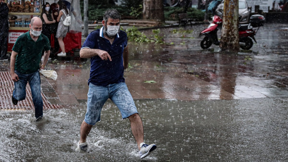 Sağanak Bir Geliyor Pir Geliyor! Günlerce Esir Alacak... İstanbul Dahil 23 İl İçin Korkutan Uyarı