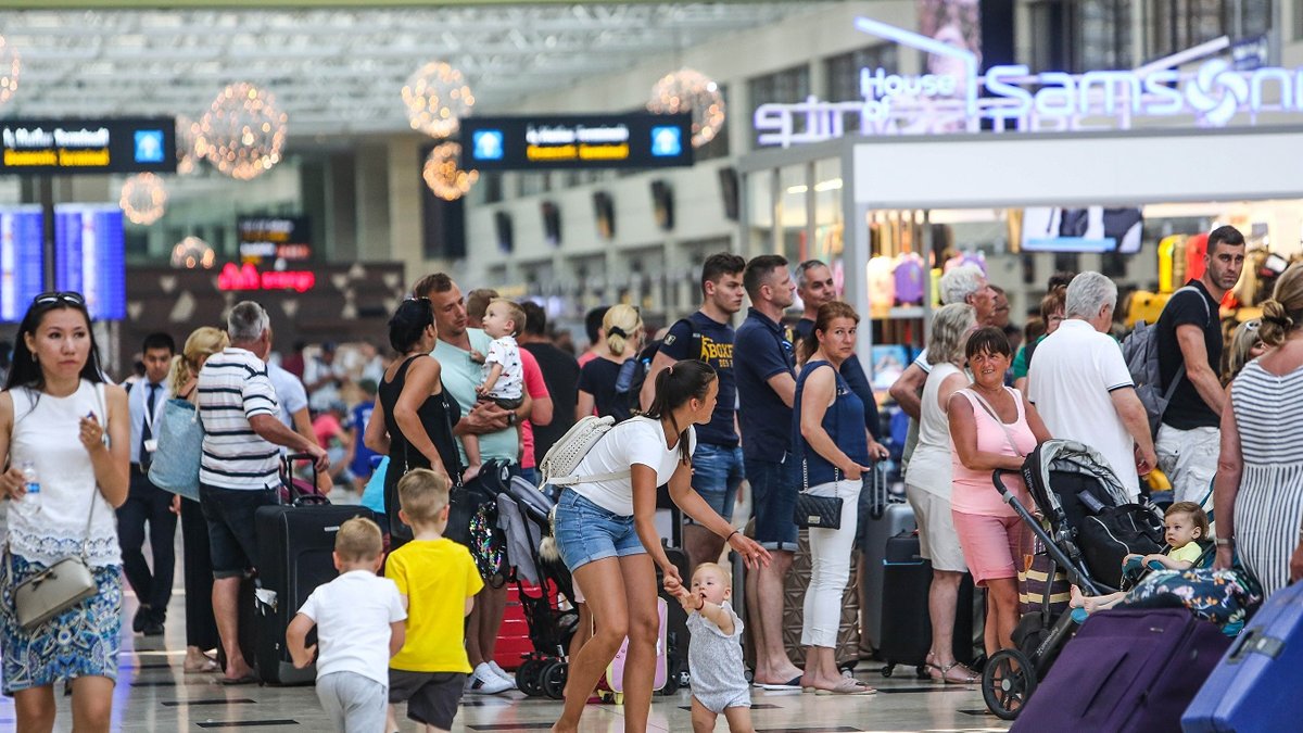 Ucuz TL turizmi, 1,2 milyon turisti Türkiye'ye alışverişe çekti