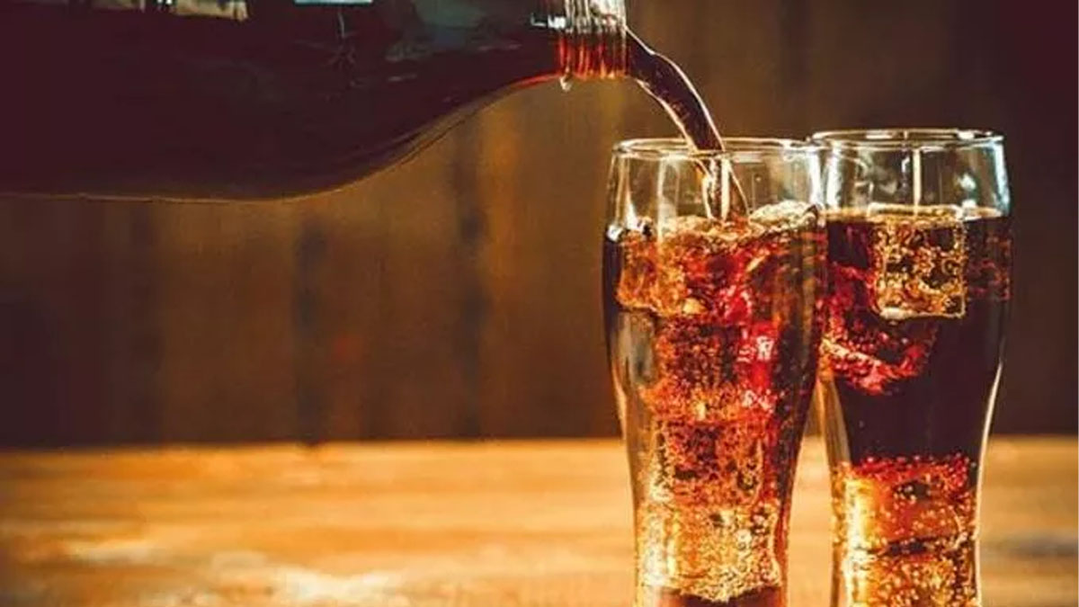 Gazlı İçecekler Kullanarak Temizleyebileceğiniz 8 Beklenmedik Şeyi Duyunca Çok Şaşıracaksınız