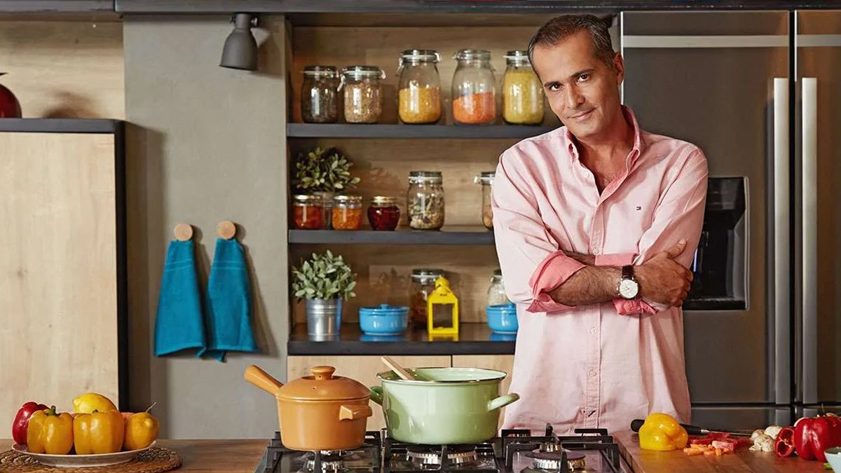 Ünlü Şef Korkuttu: Apar Topar Ameliyat Oldu Beynindeki Kitle Kazınarak Alındı...