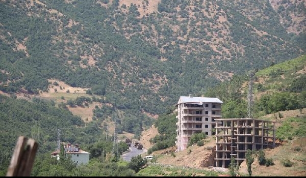 Hakkari Şemdinli - Yüksekova kara yolunda çatışma çıktı, yol ulaşıma kapandı - Son dakika haberleri