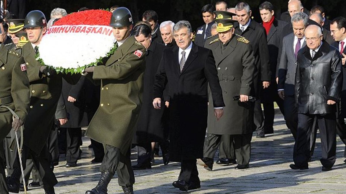 Abdullah Gül'den 30 Ağustos videosu: Hakkımdaki insafsız bir yalana cevabımdır