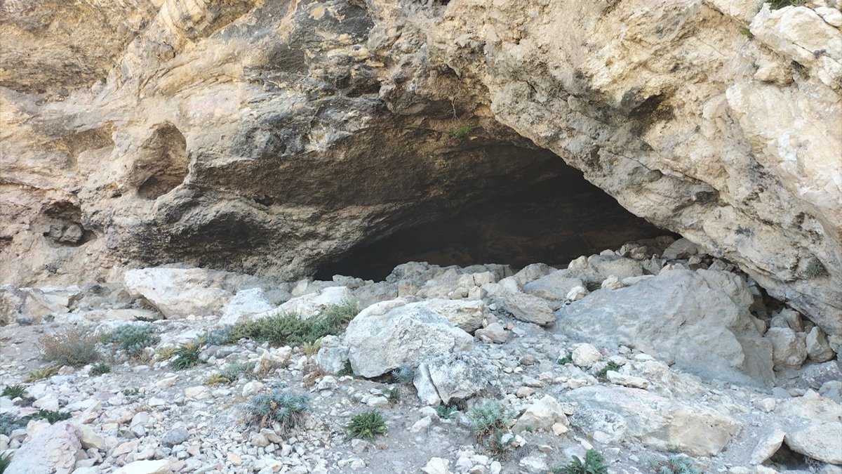 Girilmesi yasak olan mağarada fenalaşıp hayatını kaybetti