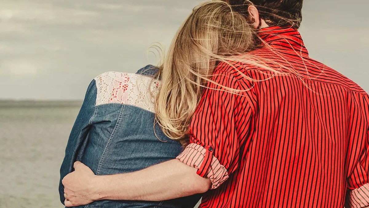 Bu burçlar sevdiği için kapıda bile yatar! İşte sevdikleri olunca gözü bir şeyi görmeyen o burçlar