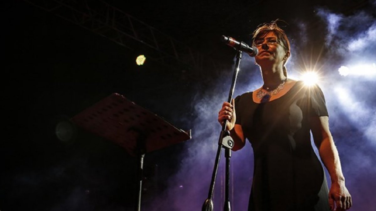 Konseri iptal edilen İlkay Akkaya: Hızla 90'lara doğru koşuyoruz