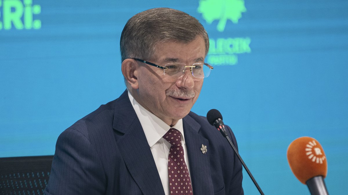 Bayraktar'ın 'devrim arabası' benzetmesine Davutoğlu'ndan altılı masa üzerinden cevap