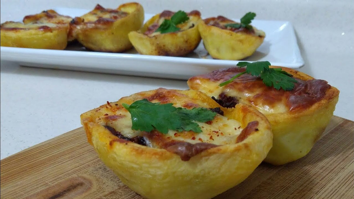 Tavuklu patates dolması yiyen övmekten tabağı bitiremiyor! Bu tarif herkesi mest edecek