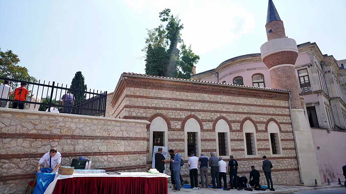 Yeniden yapılan Haydarhane Camii ibadete açıldı