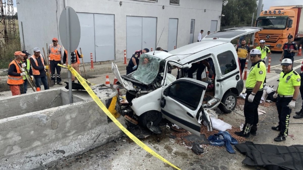 Bolu'da hafif ticari araç gişelere ok gibi saplandı: Çok sayıda ölü ve yaralı var