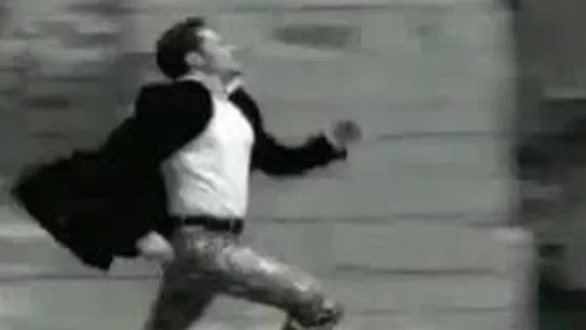 Zaman üzerinden silindir gibi geçmiş! 90'ların koşan adamı Mirkelam tanınmayacak halde...