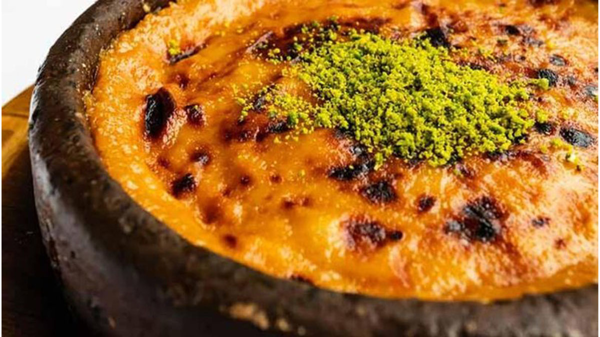 Helvanın en lezzetli halini sakın yemedim demeyin! İşte 4 malzemeli fırında sıcak helva tarifi