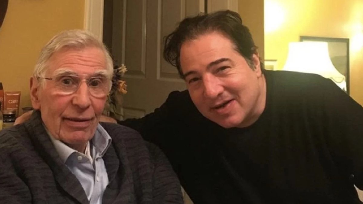 Fazıl Say, babası Ahmet Say'ın mezar taşını paylaştı