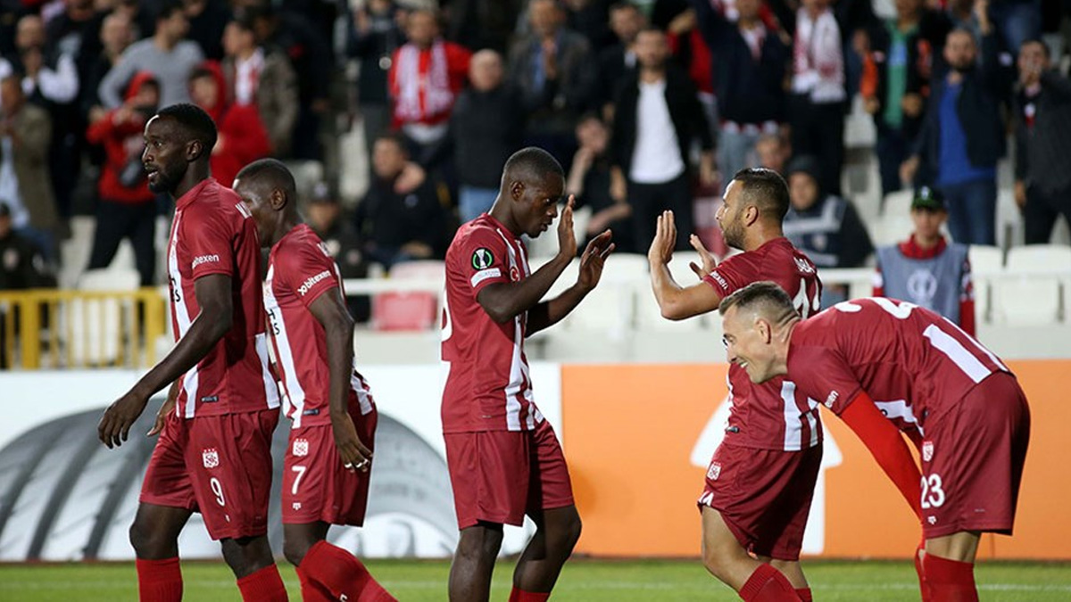 Sivasspor, Konferans Ligi'ne 1 puanla başladı