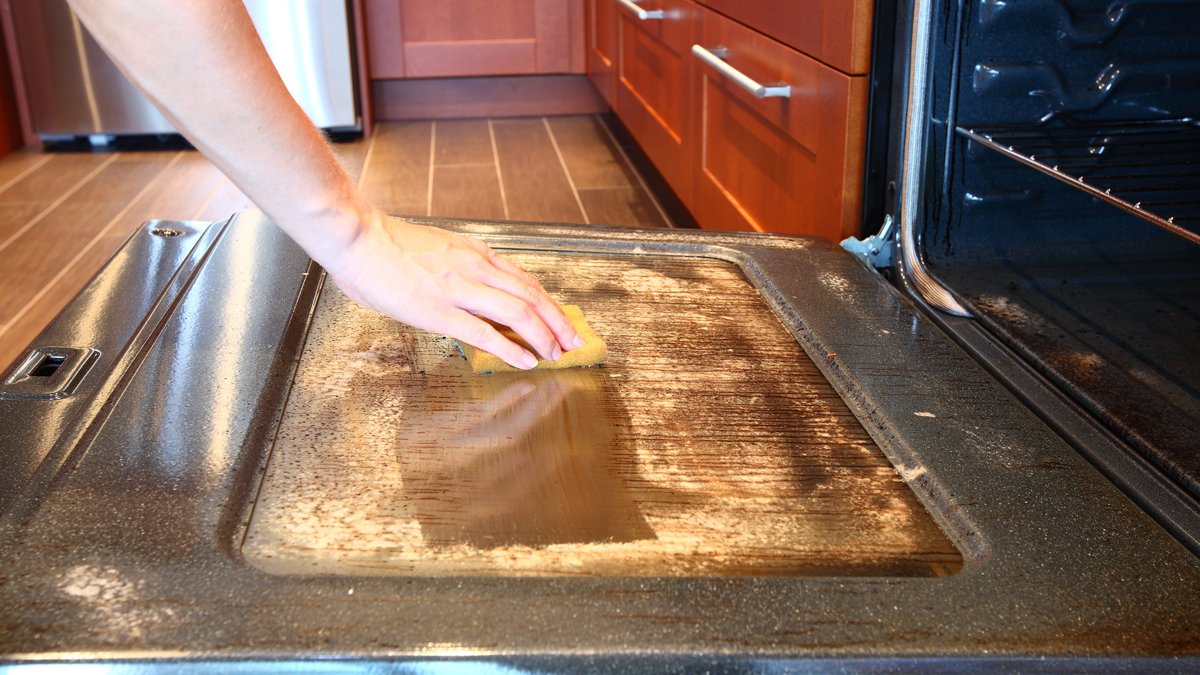 Yağ bağlamış fırını bile gıcır gıcır yapıyor! Ovalamaktan kolları yorulanlar bu formülle bayram edecek