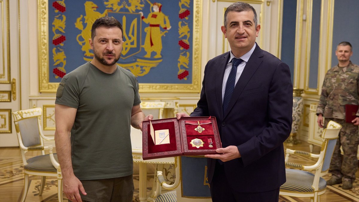 Zelenskiy'den Baykar Genel Müdürü Haluk Bayraktar'a devlet nişanı