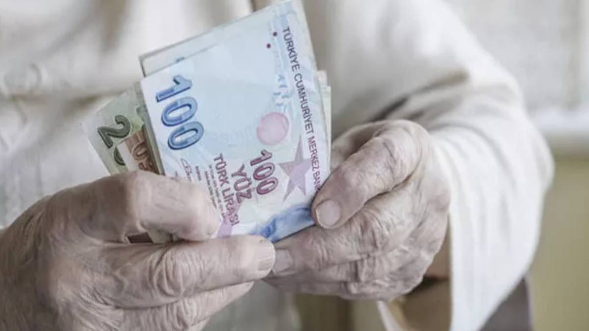 Emekli maaşını bu bankaya taşıyanlar yaşadı! 7 bin TL para veriyorlar: 3 günde hesaplara yatırılıyor, bu fırsat kaçmaz