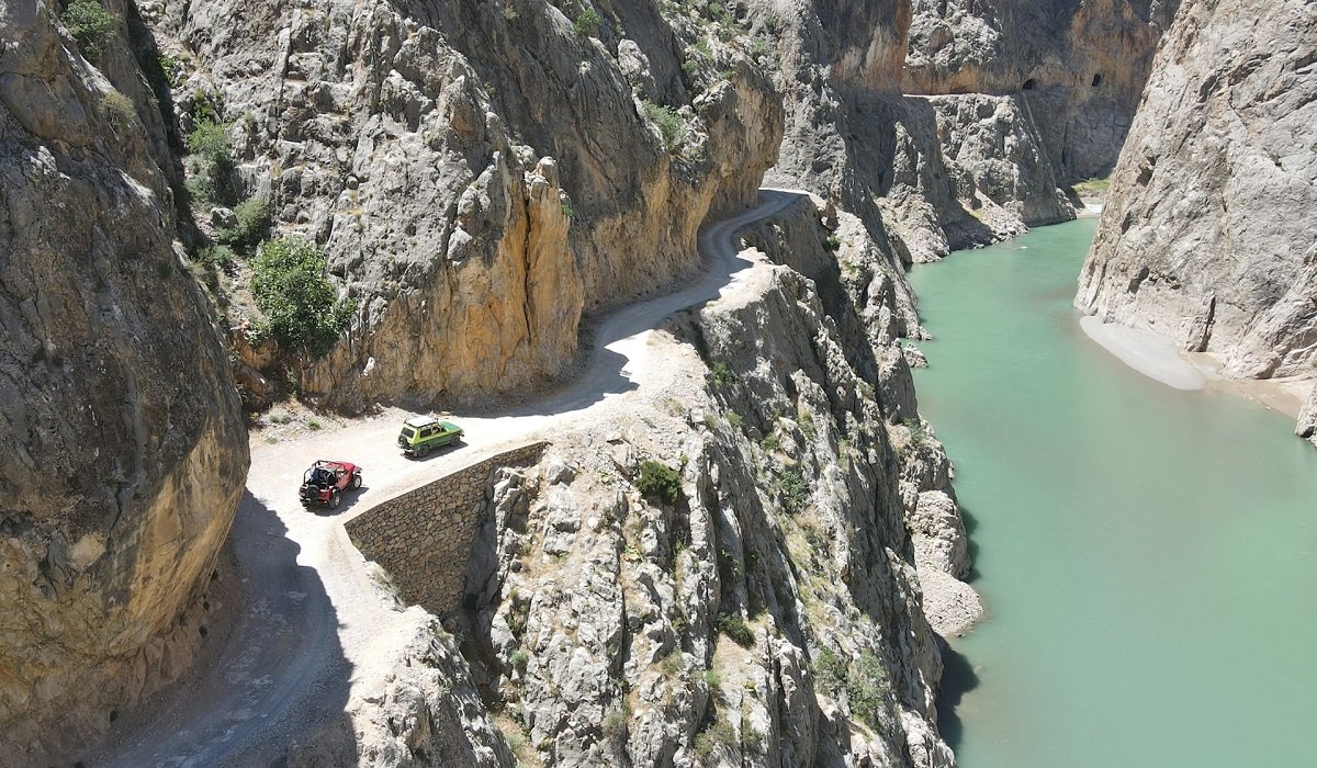 Taş Yolu keskin viraj ve uçurumlarıyla adrenalin tutkunlarını bekliyor