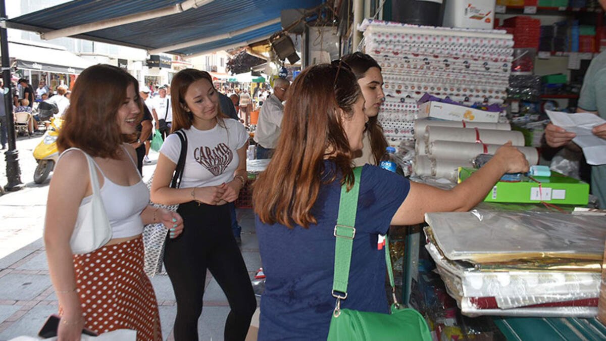 Bulgaristan’dan akın artarak sürüyor: Şimdi de kırtasiye alışverişi için geldiler