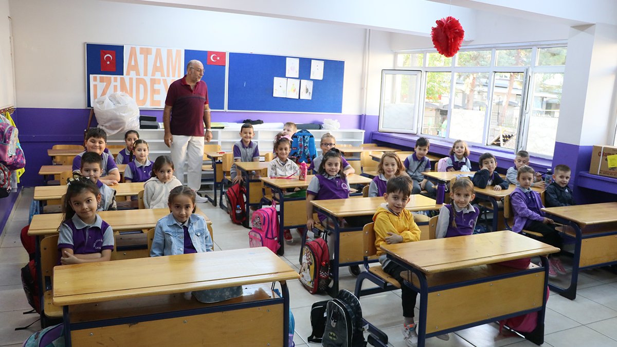 Ders zili çaldı: 19 milyon öğrenci ders başı yaptı