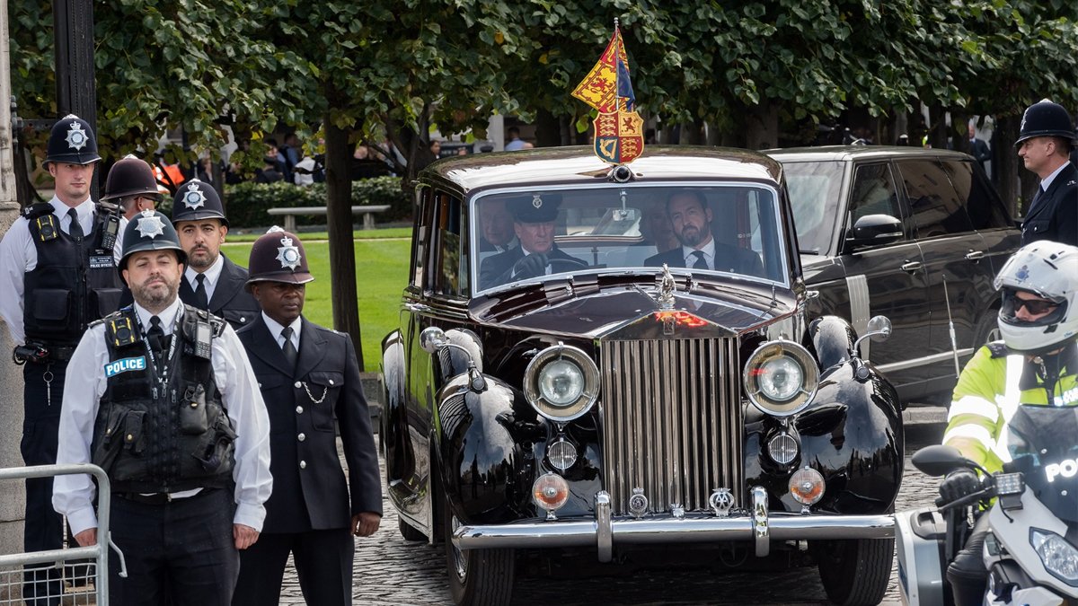 En büyük operasyon kraliçe için başladı: İngiltere'de 10 bin polis, ordu ve MI5 ajanları devrede