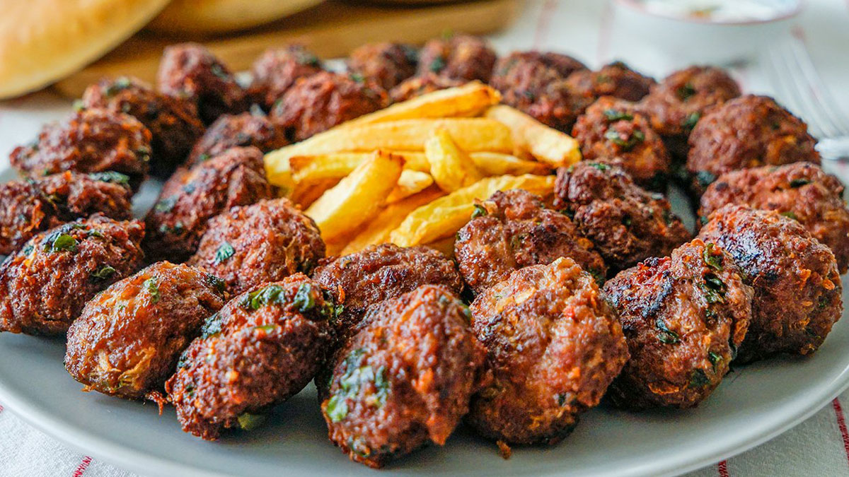 Sodalı köfte tarifini duyanların ağzının suyu akıyor! İşte komşularınızı çatır çatır çatlatacak sodalı köfte tarifi
