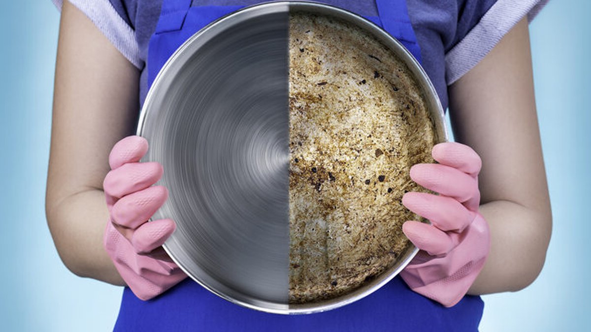 Kızartma tavaları nasıl temizlenir? Bu yöntem ile yanmış kızartma tavanızın yeni alınmıştan farkı kalmayacak...