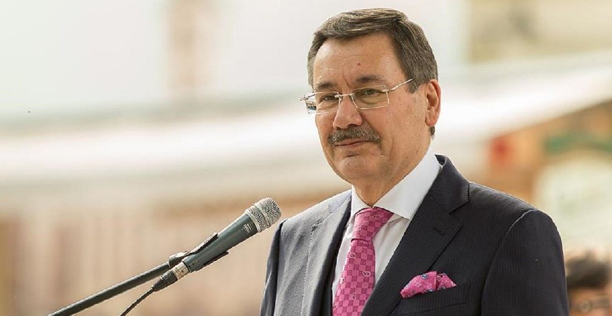 Melih Gökçek yine yaptı yapacağını!  Oyun videosunu SİHA görüntüsü olarak paylaştı... Şaşırdık mı?