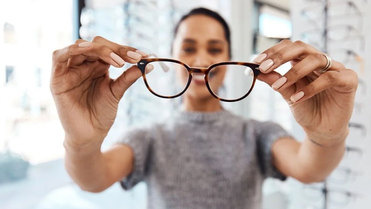 Gözlük camlarınızı bu yöntemle temizleyin. Anında berrak bir görüntü yakalayın!