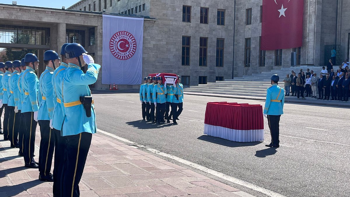 CHP'li Pekşen'in cenazesi Ankara'da toprağa verildi