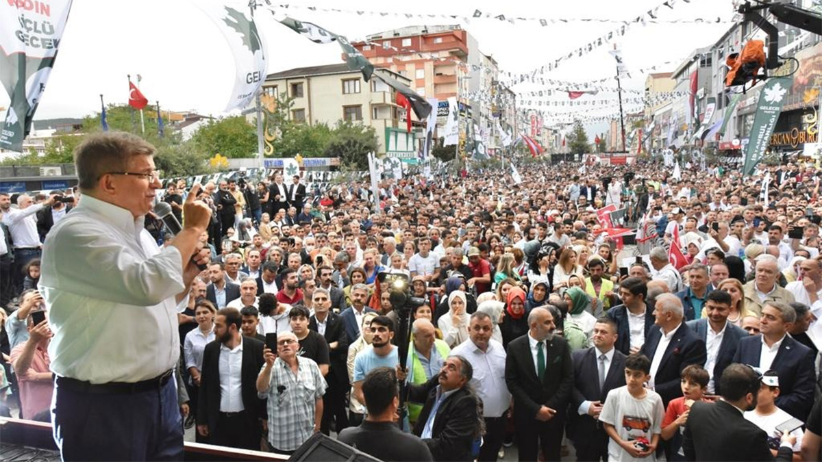 Davutoğlu'ndan sosyal konut tepkisi: 2019'dakini yapamadınız bu da yapılmayacak