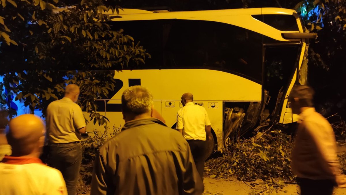 Yolcu otobüsü ile kamyonet çarpıştı! Tam 600 metre...