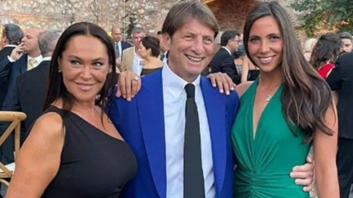 Hülya Avşar ve Kaya Çilingiroğlu'ndan aile pozu! Kızları Zehra annesinin gençliğini aratmadı!