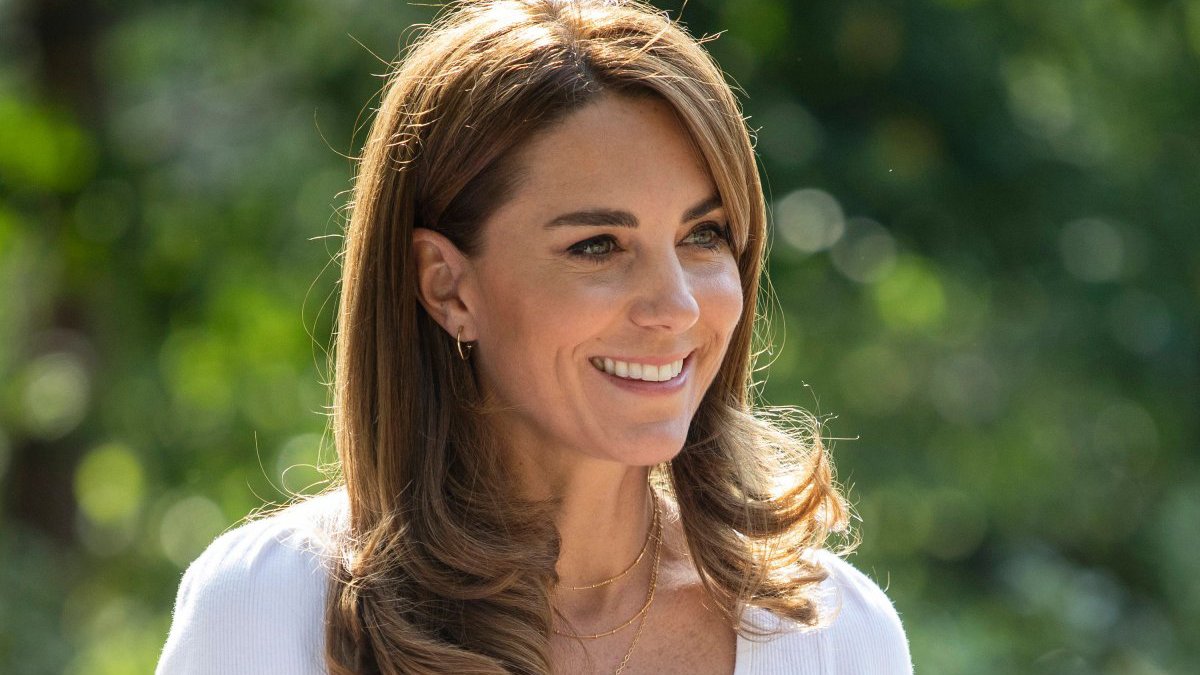 Kate Middleton cenazede taktığı mücevherler ile gözleri büyüledi